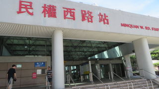 民権西路沿いにあります