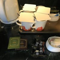 コーヒー、お茶、水ボトル