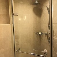 シャワーブースはトイレのお隣