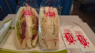 店員さんがややマニュアル的