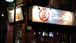 分厚いピザと、アメリカ／品川？の地ビール