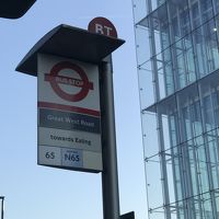 目の前のバス停