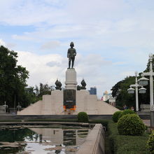 Silom駅からの入り口付近