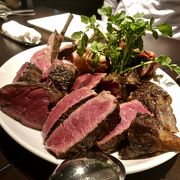 東京タワーの足元で「ニュージーランド肉」に食らいつく、カマ・テ・カ・マテ～（東京タワーの真ん前のビル／芝公園）
