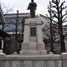 大石内蔵助良雄銅像