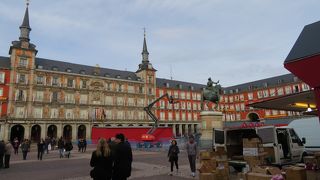 四方は壁だらけです