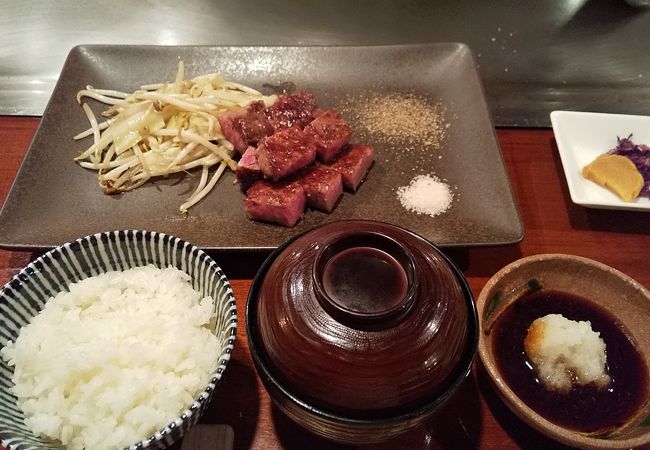 サーロイン150gで満足ランチ