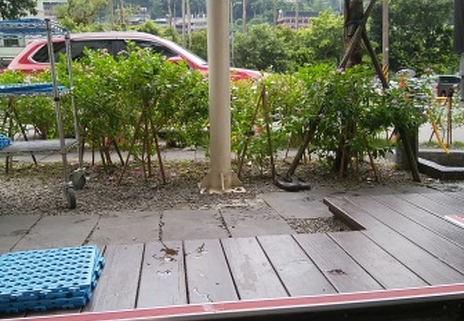 足湯が入り口前にあります