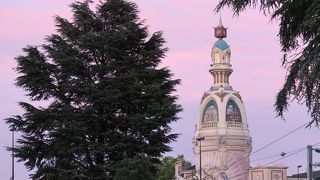 ナントのシンボルのピンク色の塔