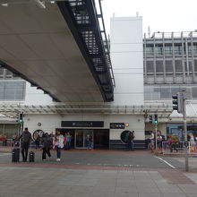 首都の空港にしては大きすぎず使いやすい。