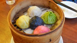 五色小籠包が名物です