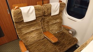 のぞみよりも上質な車内