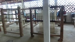 少数民族の織った服を買った