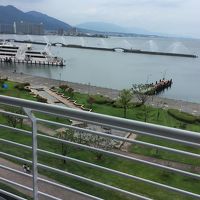 琵琶湖の水が噴水になって楽しませていただきました。