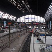 ハンブルク中央駅の離着数は多いです。