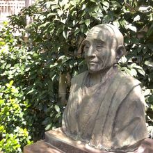 北斎の銅像