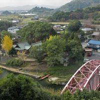 ホテルの下を流れる川