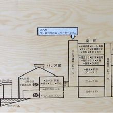 館内の様子。フロントは上野建物。大浴場は左下です。