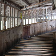 さざえ堂の内部