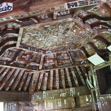 千社札が貼られています