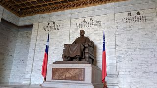 巨大な蒋介石像