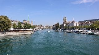 エメラルドグリーンが印象的