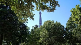 エッフェル塔への道