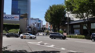 にぎやかなメインストリート