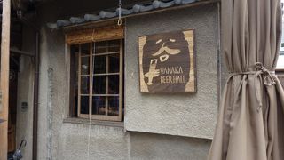 古民家の店内で美味しいビール