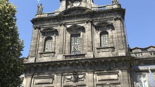 重厚なたたずまい