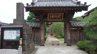 言問い通りから少し入った静かなお寺