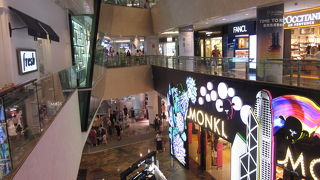 化粧品コーナーもあります