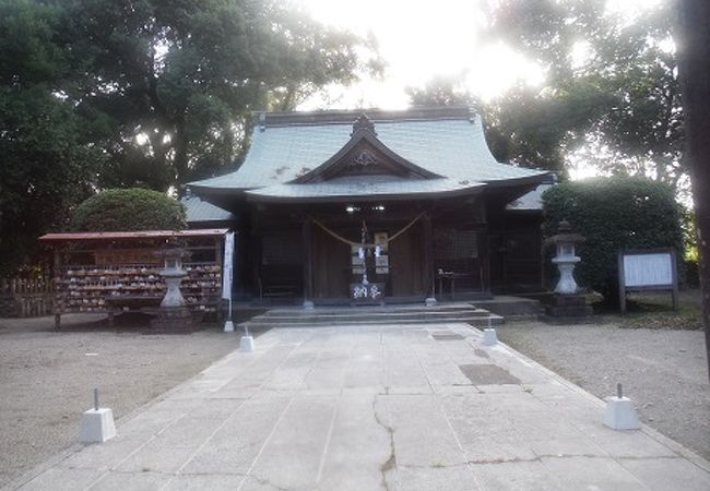 都萬神社