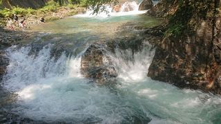 澄んだきれいな川