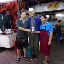 お店の店主ご夫婦。フレンドリーです。