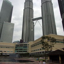 １０時オープンのショッピングモール。