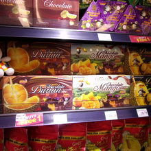 マンゴーやドリアンのチョコレート菓子。