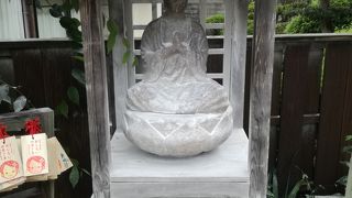 珍しい「おしろい地蔵」様