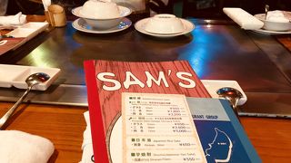 国際通りの人気店です！パフォーマンス失敗しても見てなかった振り笑