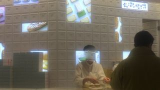 「GINZA　ＳＩＸ」の地下に入っています