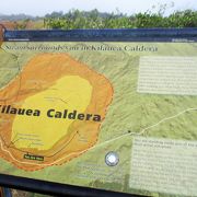 大きな火口を見下ろすだけ　キラウエア火山