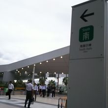 向かって右手に南展示棟が出来ました！