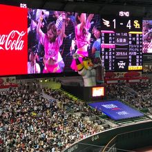 ホームランが出て盛り上がっています