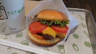 東京ドーム22ゲートの近くにあるハンバーガーショップ。