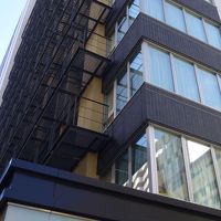 お洒落な建物も目を引く