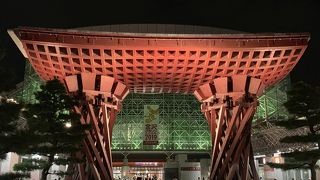 ライトアップされた鼓門がオススメ