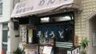 昔ながらの立ち食いそば店風