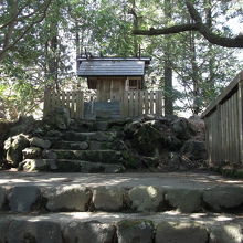 産場石 (皇子原神社内)