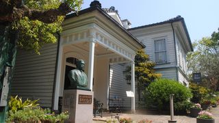 西洋料理の開拓者であった草野丈吉の西洋料理のお店です。