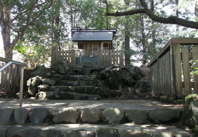 産場石 (皇子原神社内)